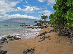 Kihei beach with West Maui Volcano in the background